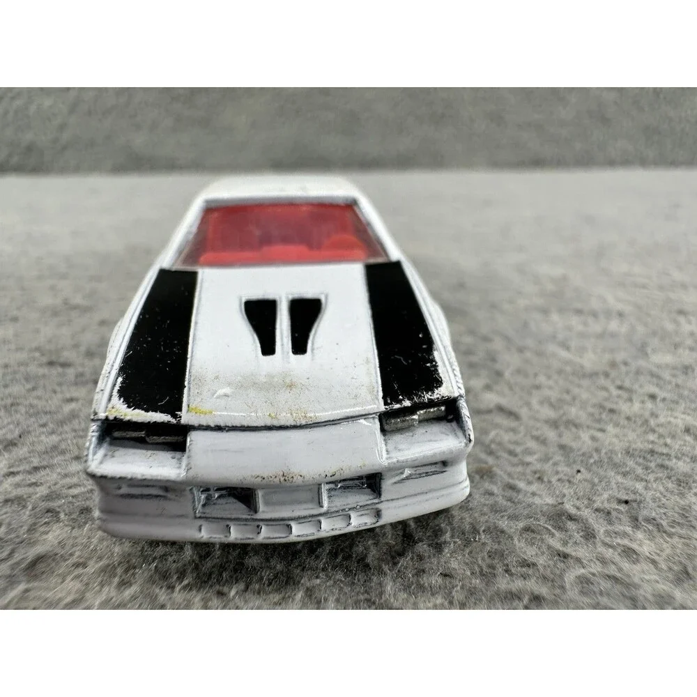 ROAD CHAMPS Classic Sports Die Cast Camaro White Car T5